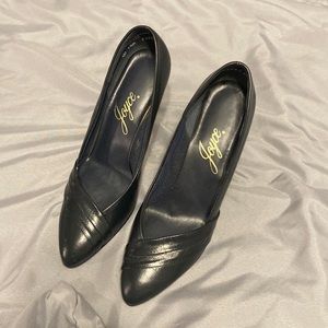 Joyce Pump Genuine Leather Navy Size 7 1/2